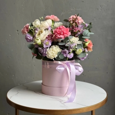 Авторская композиция в шляпной коробке "Весенний вальс"