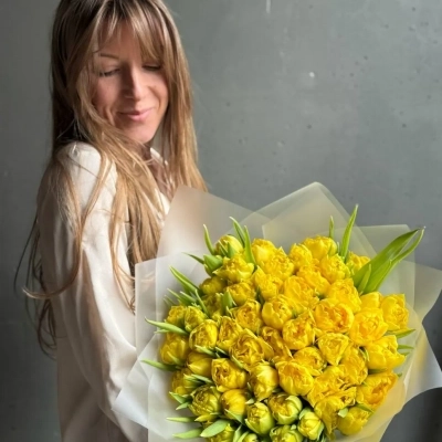Букет желтых пионовидных тюльпанов