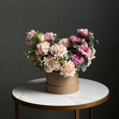 Авторская композиция в шляпной коробке "Пастельное кружево"