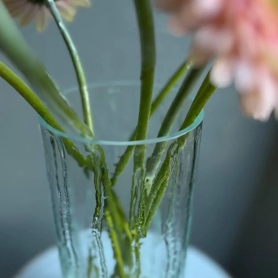 Стеклянная текстурная ваза