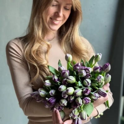 Букет сиреневых пионовидных тюльпанов Сайгон Букет сиреневых пионовидных тюльпанов Сайгон