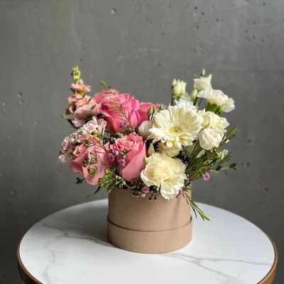 Авторская композиция в шляпной коробке "Нежная мечта"