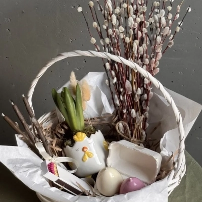 Плетёная корзина к Пасхе с кашпо Плетёная корзина к Пасхе с кашпо