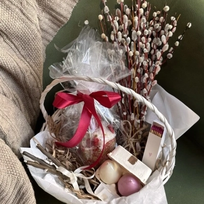 Плетёная корзина к Пасхе с куличом