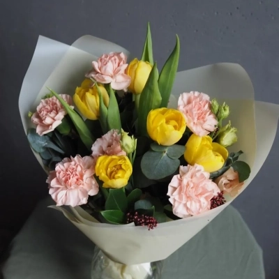 Авторский букет с тюльпанами "Весенний поцелуй"
