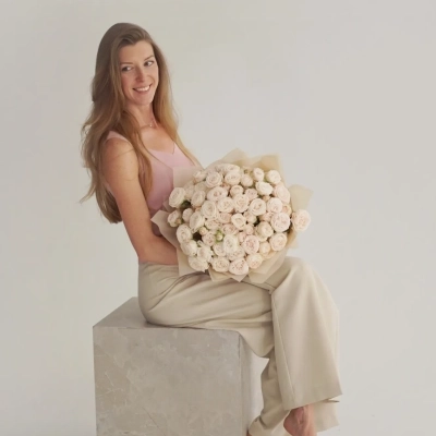 Букет из пионовидной розы сорта Бомбастик