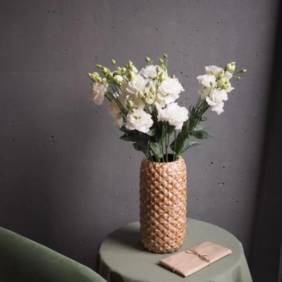 Интерьерная вафельная ваза карамельного оттенка